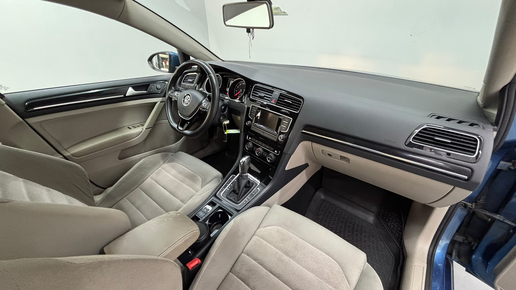 VOLKSWAGEN GOLF 21